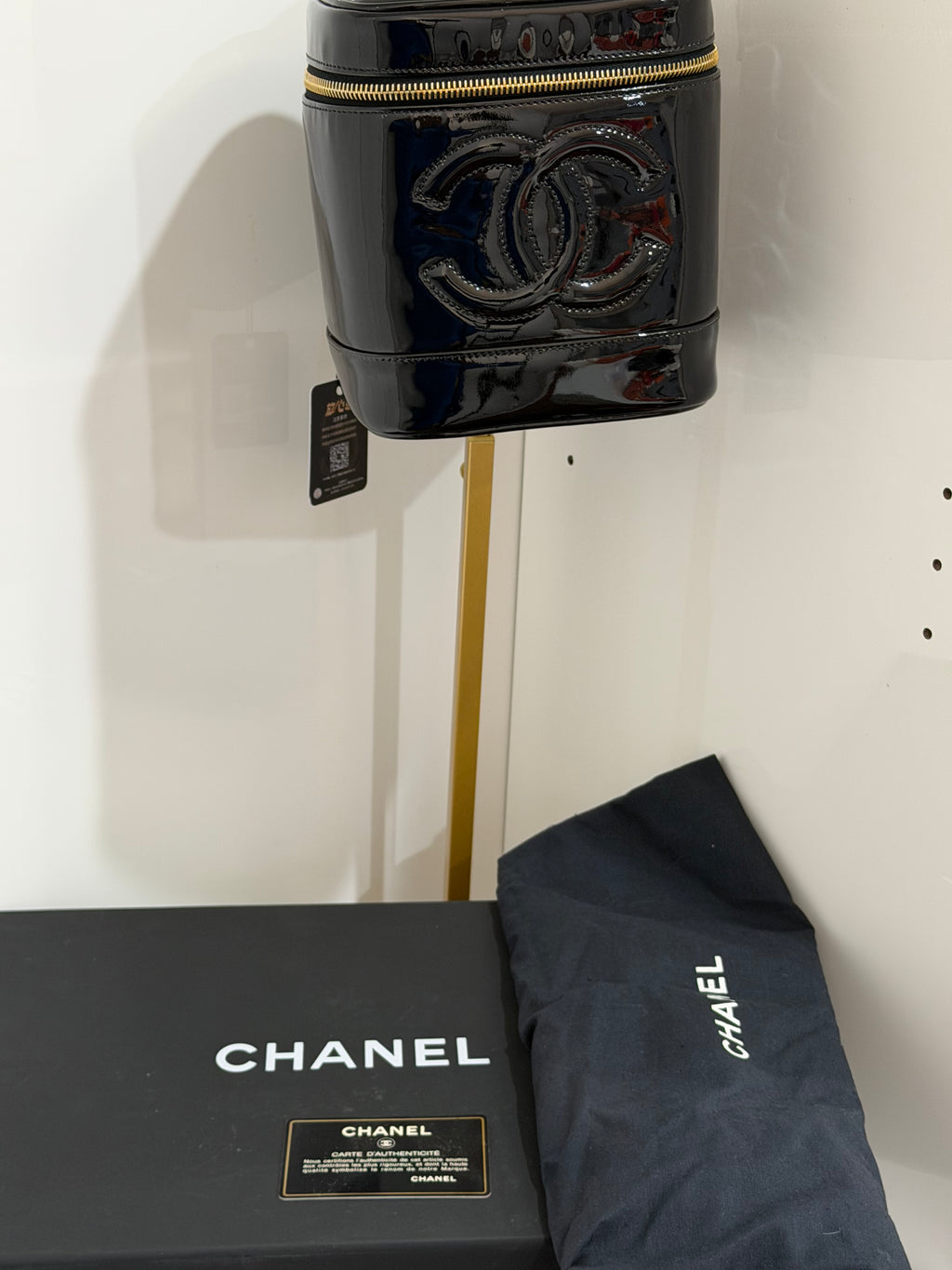 Pre-owned Chanel Black Patent Leather Vanity Case