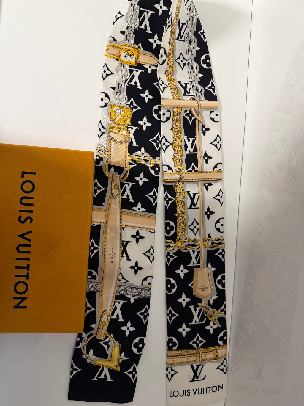 Louis Vuitton Monogram large Twilly