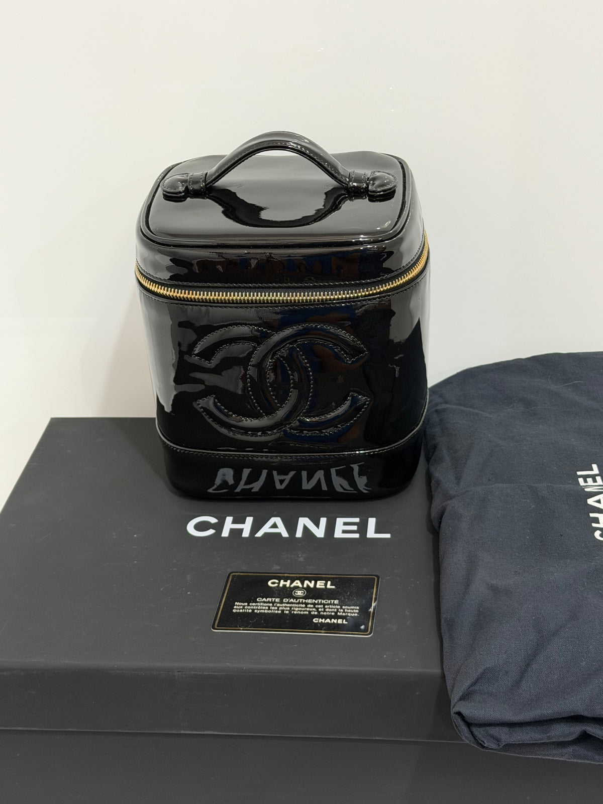 Pre-owned Chanel Black Patent Leather Vanity Case